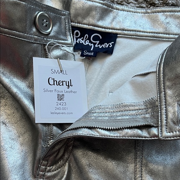 NWT Lesley Evers Cheryl Silver Faux Leather Pants in Size S - Picture 11 of 11